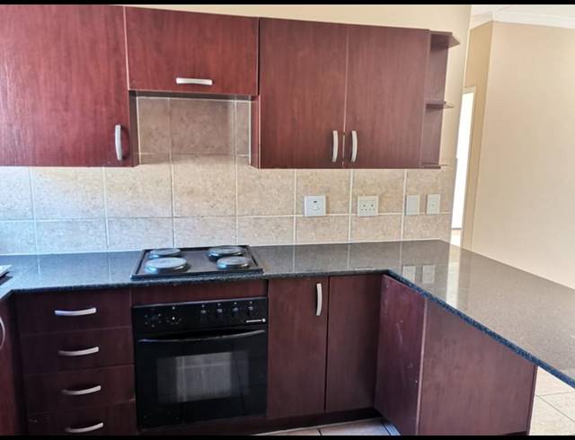 2 BEDROOM PROPERTY TO RENT IN SONNEVELD